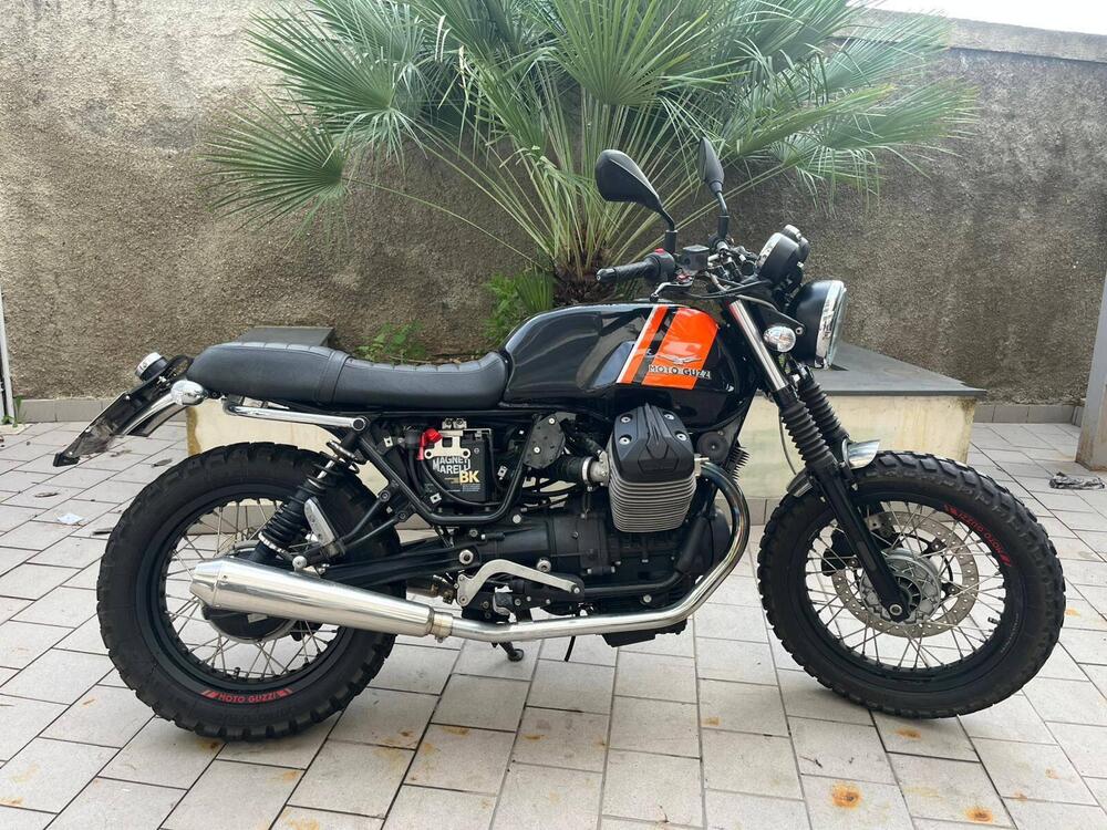 Moto Guzzi V7 Stone (2012 - 15)