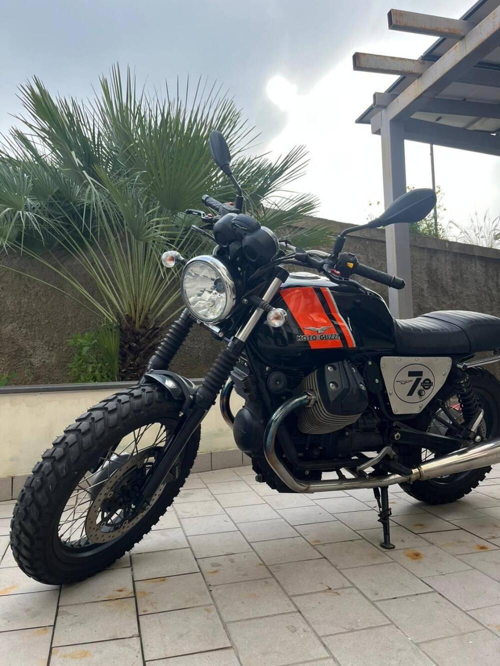 Moto Guzzi V7 Stone (2012 - 15) (3)