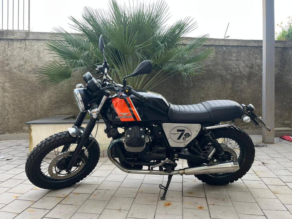 Moto Guzzi V7 Stone (2012 - 15) (4)