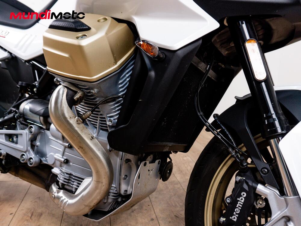 Moto Guzzi V100 Mandello (2022 - 24) (5)