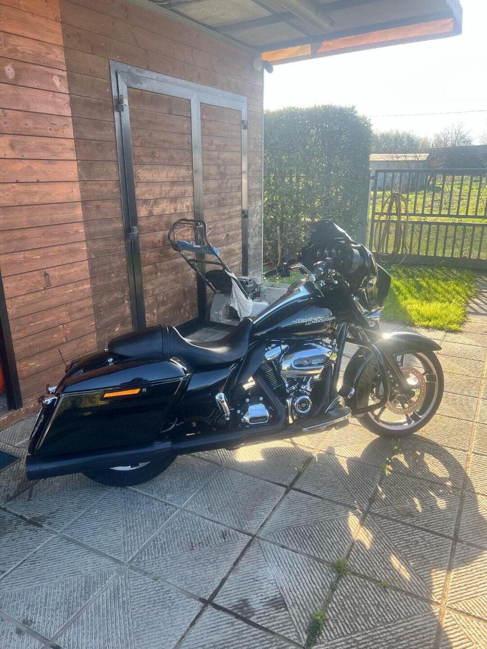 Harley-Davidson 107 Street Glide Special (2017 - 19) - FLHXS (4)