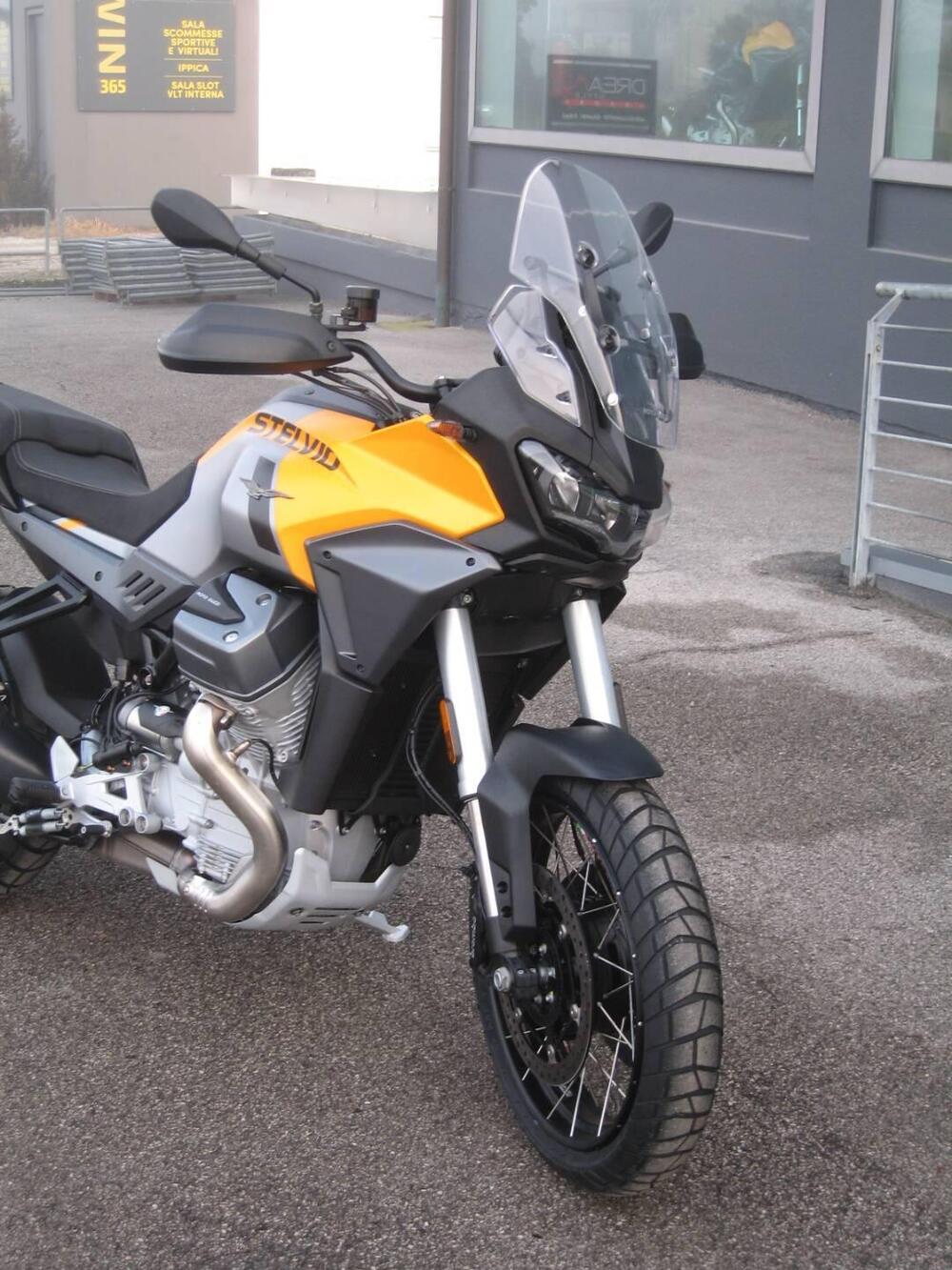 Moto Guzzi Stelvio (2024 - 26) (2)