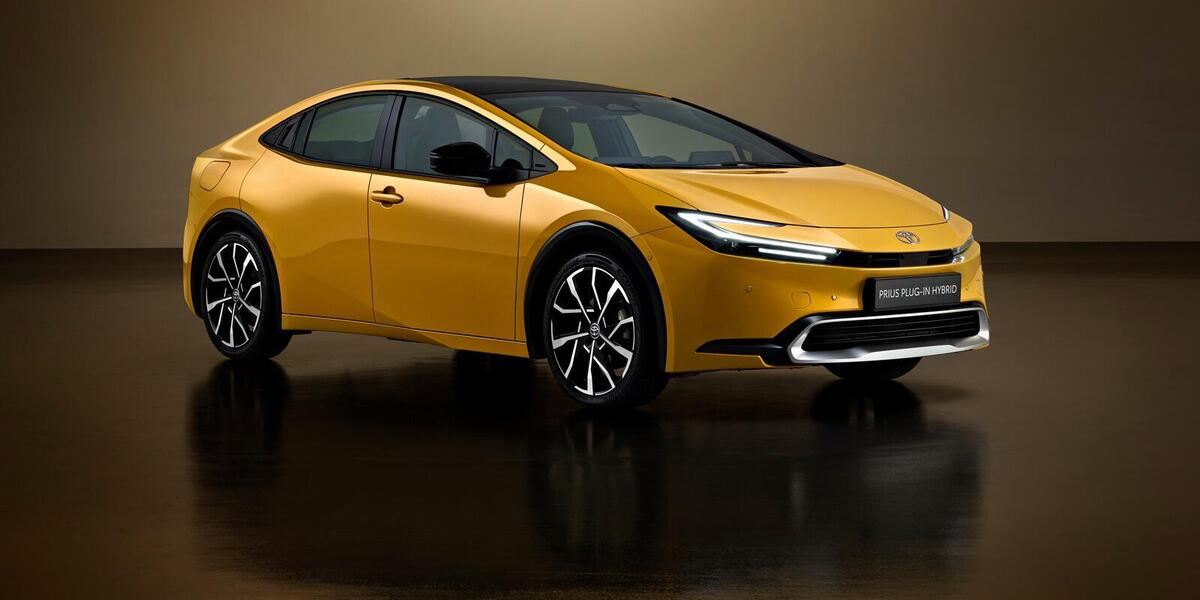 Toyota richiama oltre 141.000 Prius: le portiere posteriori si aprono da sole