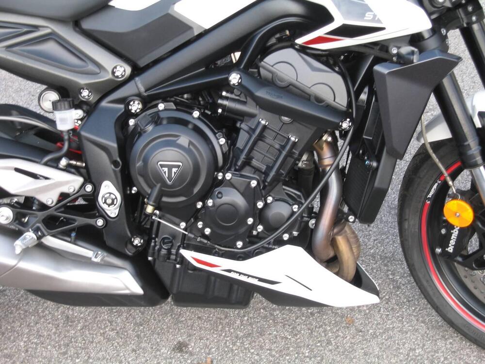 Triumph Street Triple 765 R (2023 - 26) (3)