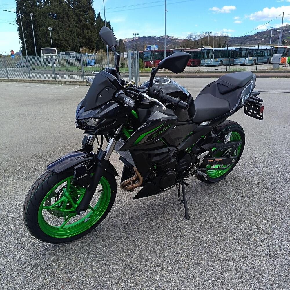 Kawasaki Z 500 SE (2024 - 26) (4)