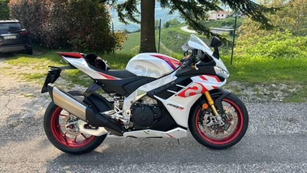 Aprilia RSV4 1100 Factory (2021 - 24) (2)
