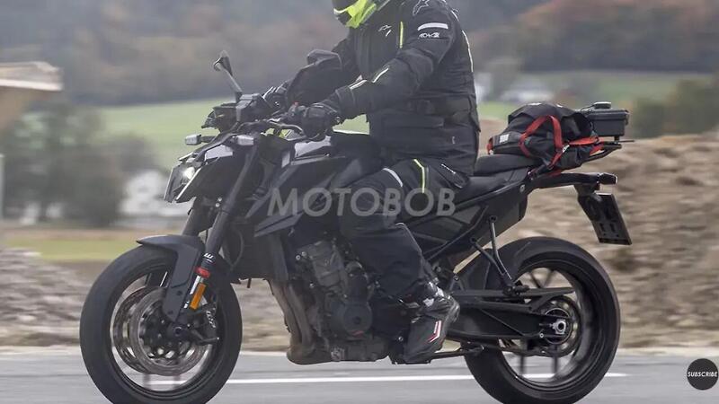 KTM 790 Duke 2026 beccata di nuovo nei test