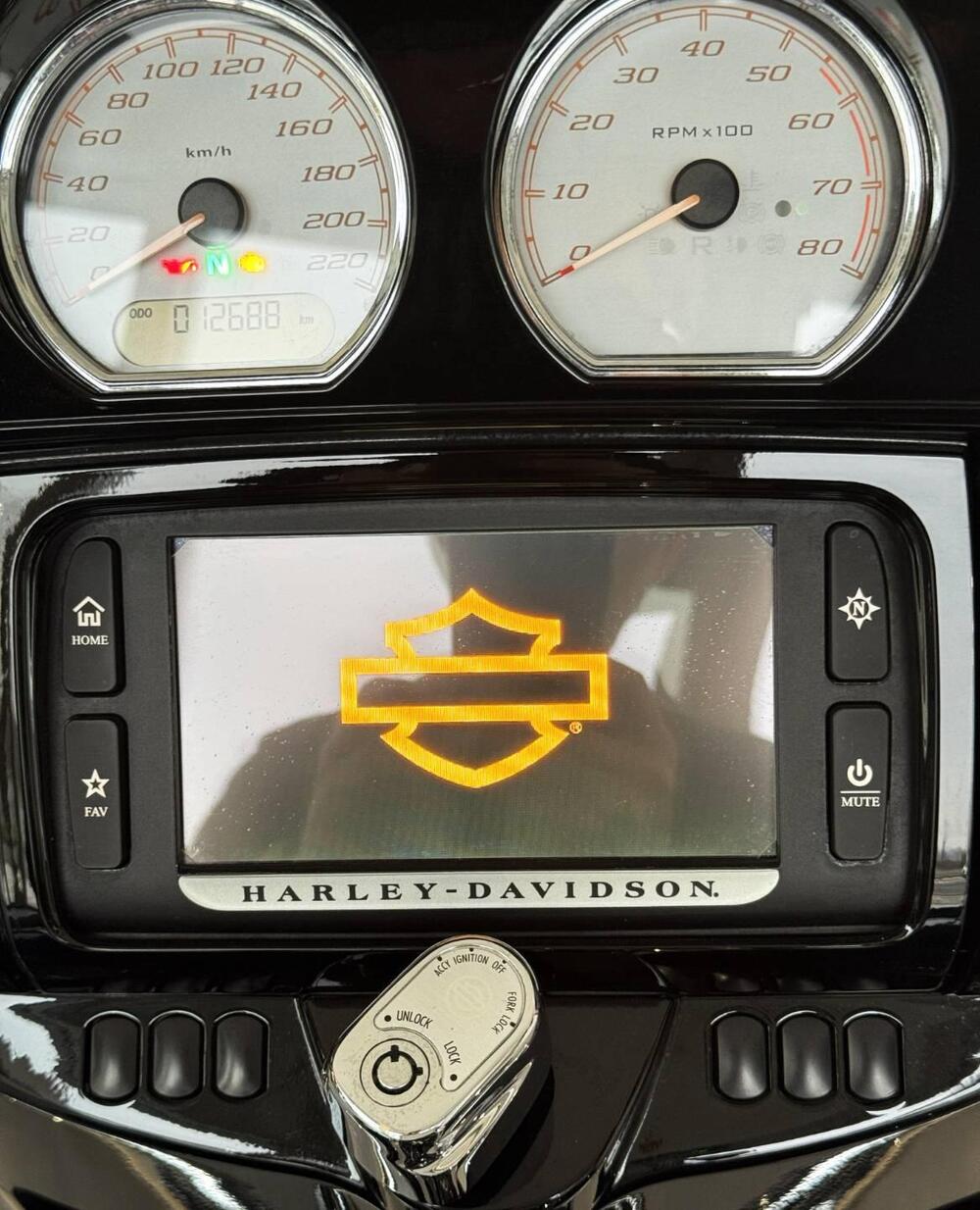 Harley-Davidson 107 Street Glide (2017 - 19) - FLHX (8)