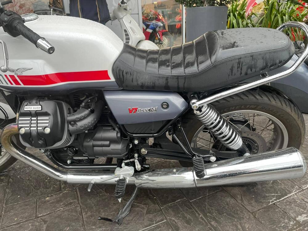 Moto Guzzi V7 850 Stone Special Abs (2021) (3)