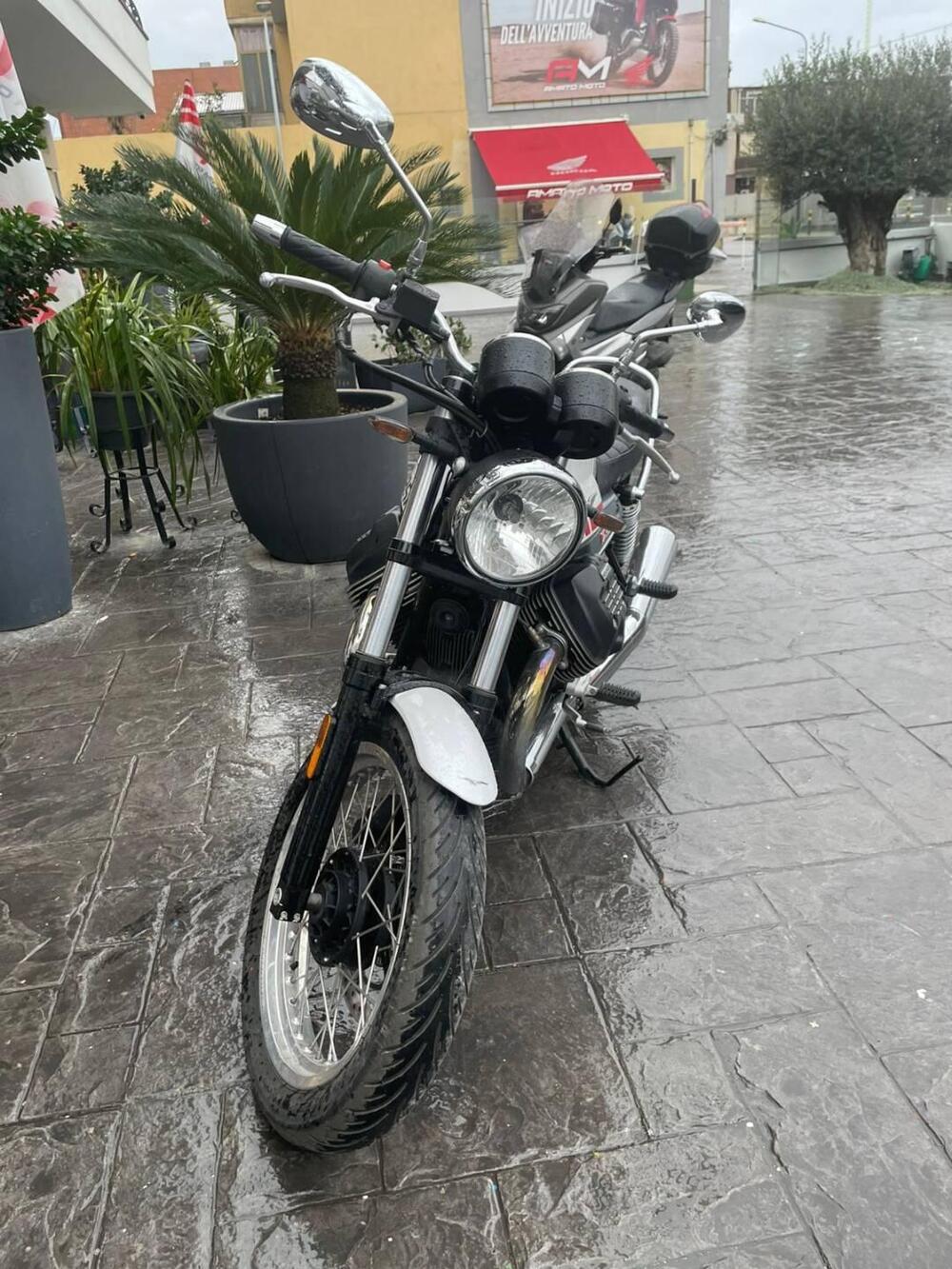 Moto Guzzi V7 850 Stone Special Abs (2021) (4)