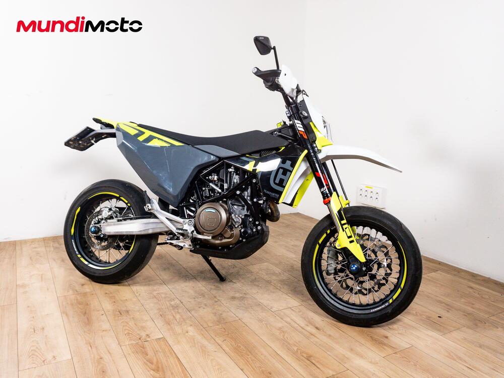 Husqvarna 701 Supermoto (2022) (2)