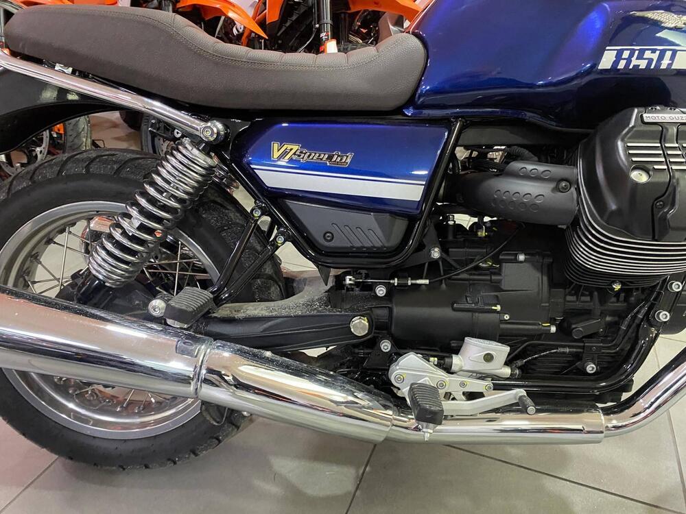 Moto Guzzi V7 Special (2021 - 24) (7)