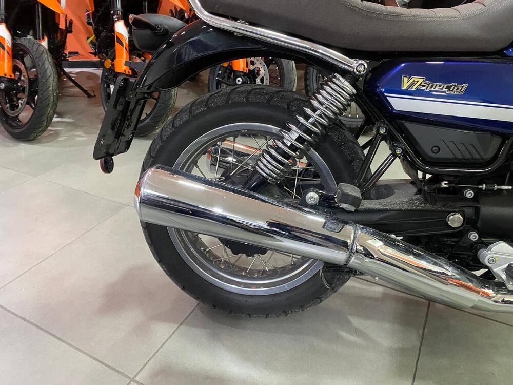 Moto Guzzi V7 Special (2021 - 24) (9)