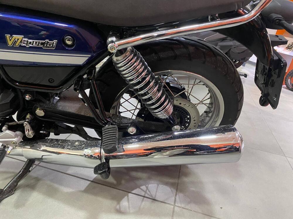 Moto Guzzi V7 Special (2021 - 24) (11)