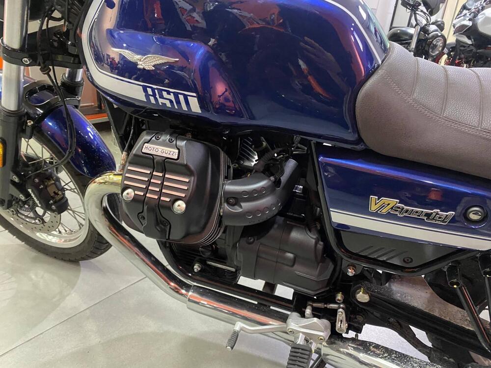 Moto Guzzi V7 Special (2021 - 24) (12)