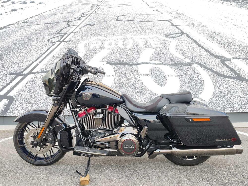 Harley-Davidson 117 Street Glide (2022) - FLHXSE (2)