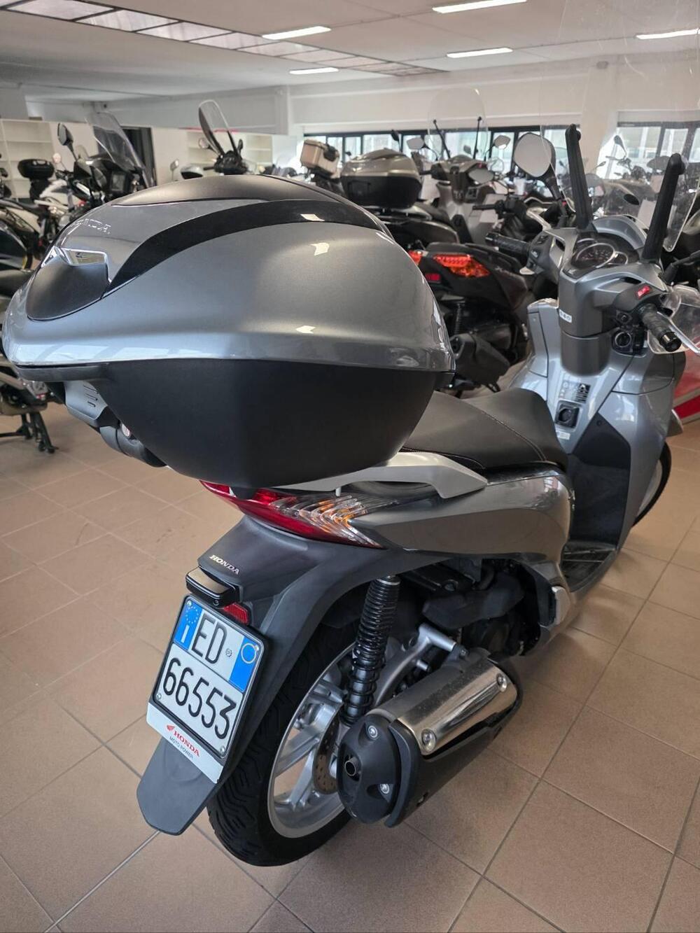 Honda SH 300 i ABS (2016 - 20) (2)