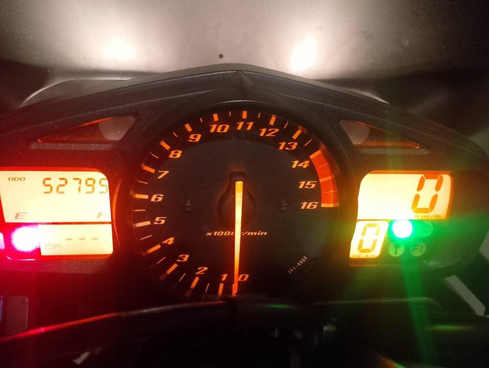 Suzuki GSR 600 (2006 - 11) (6)