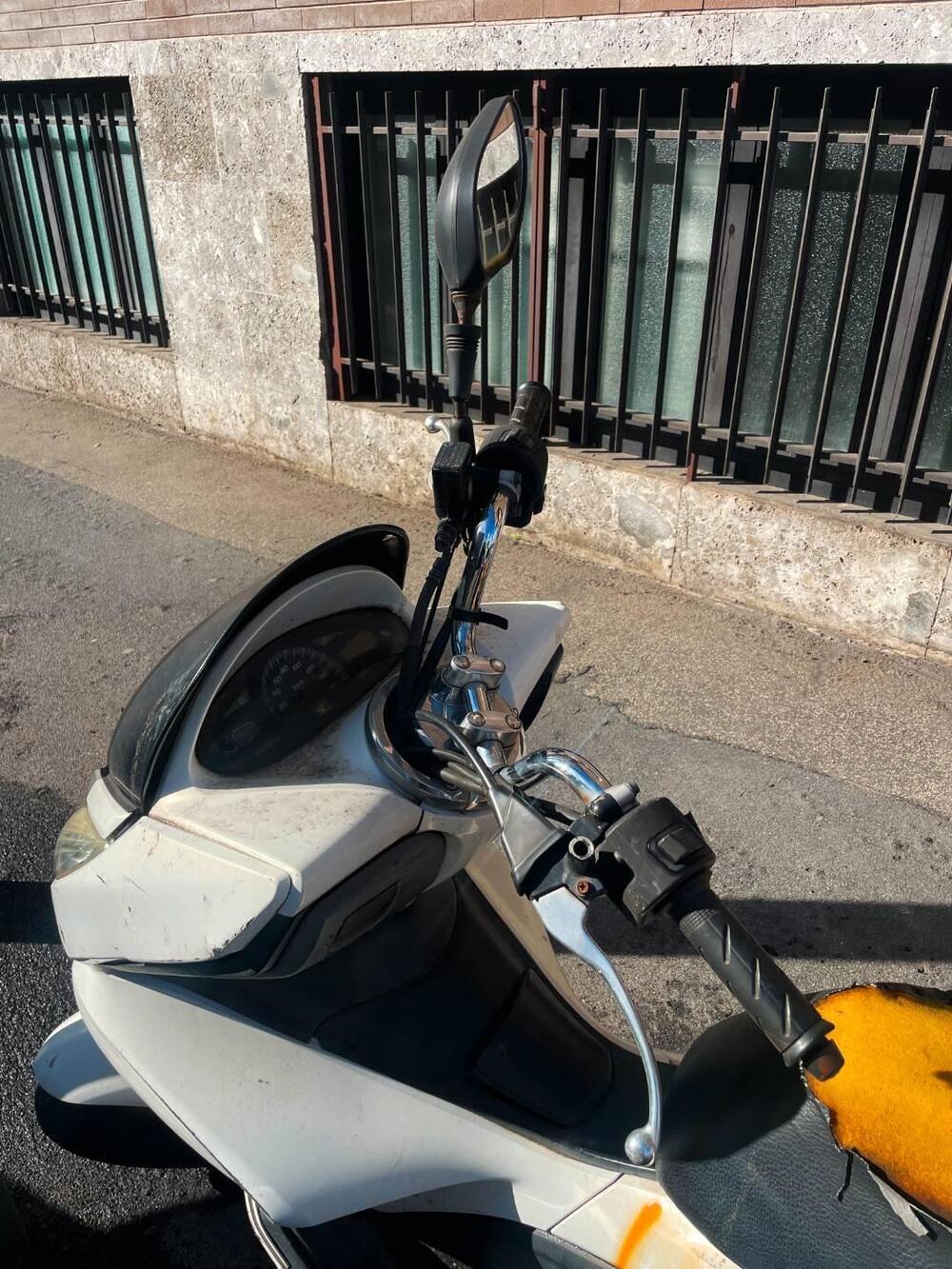 Honda PCX 125 (2009 - 13) (2)