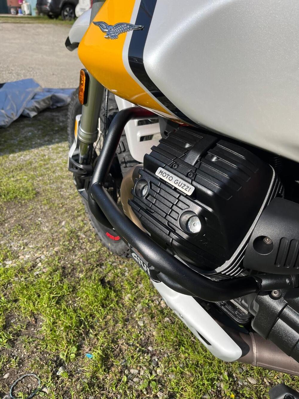 Moto Guzzi V85 TT Evocative Graphics (2019 - 20) (3)