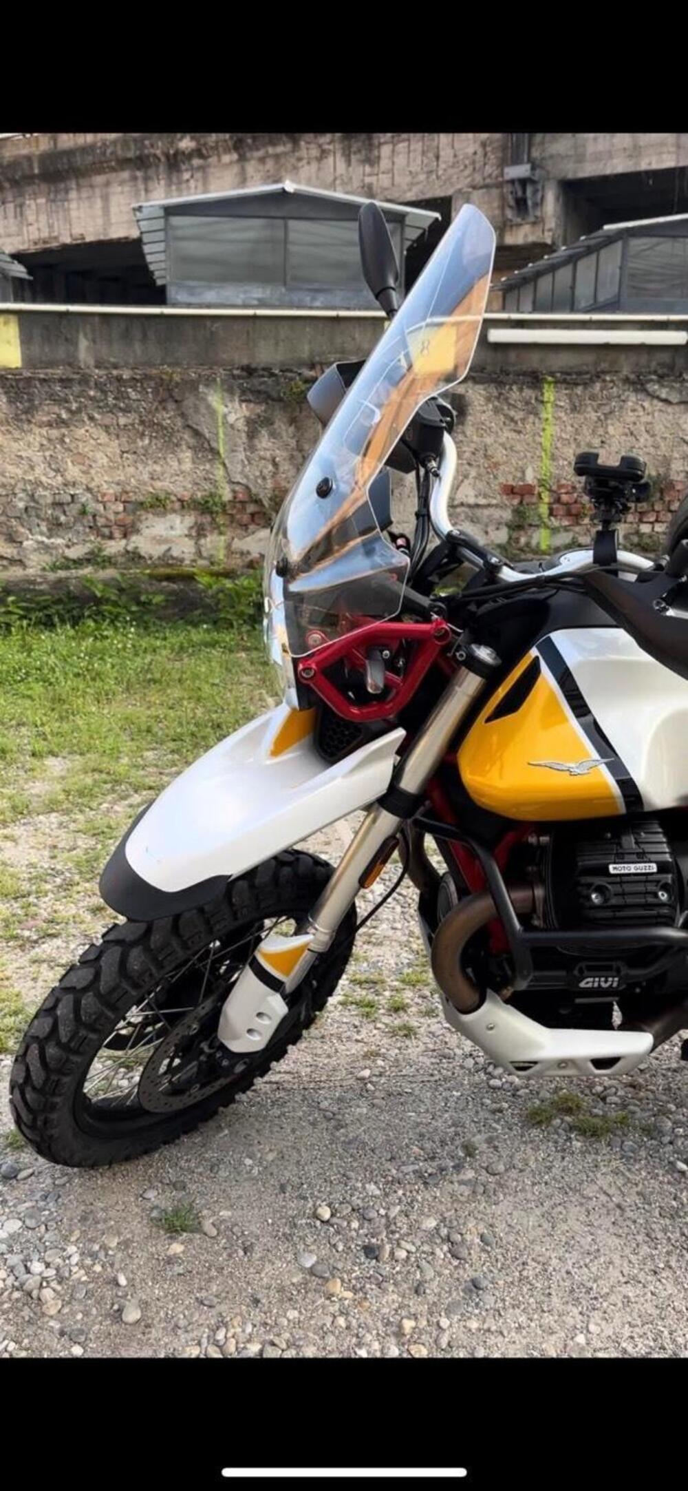 Moto Guzzi V85 TT Evocative Graphics (2019 - 20) (4)