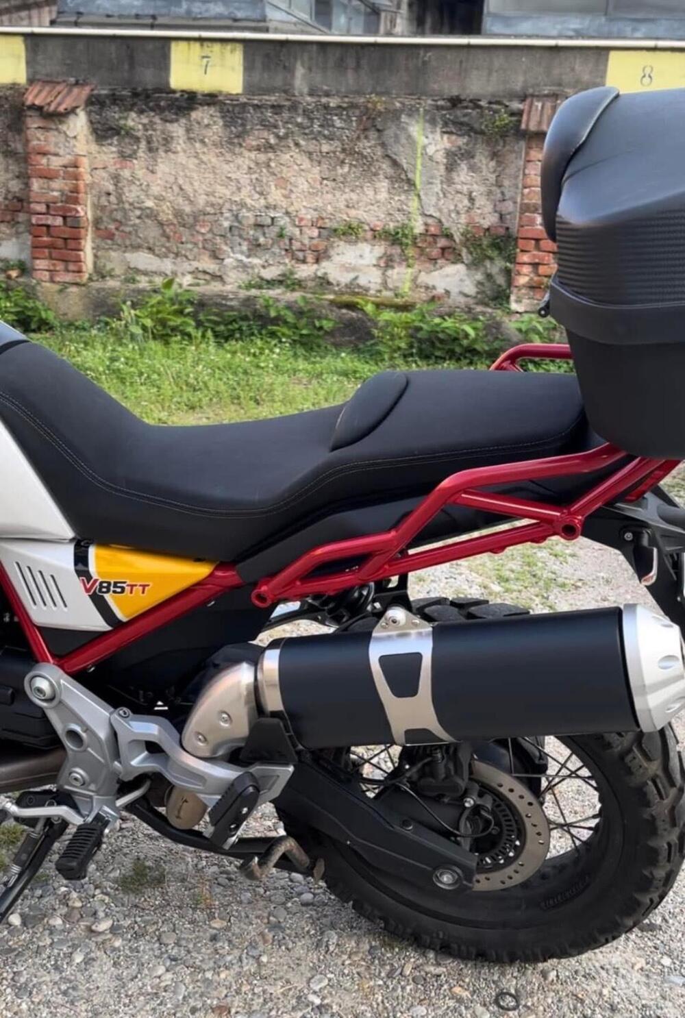 Moto Guzzi V85 TT Evocative Graphics (2019 - 20) (5)