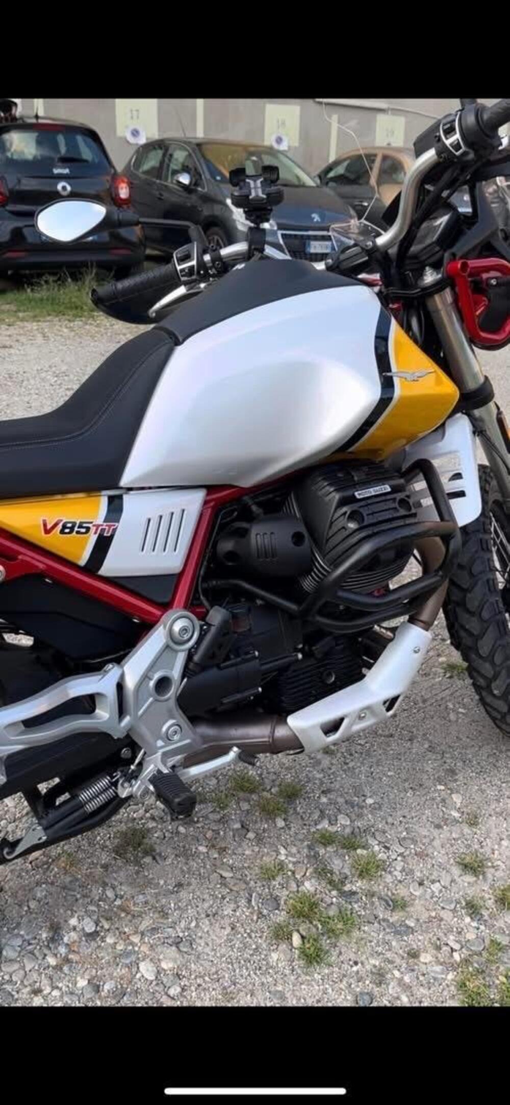 Moto Guzzi V85 TT Evocative Graphics (2019 - 20) (6)