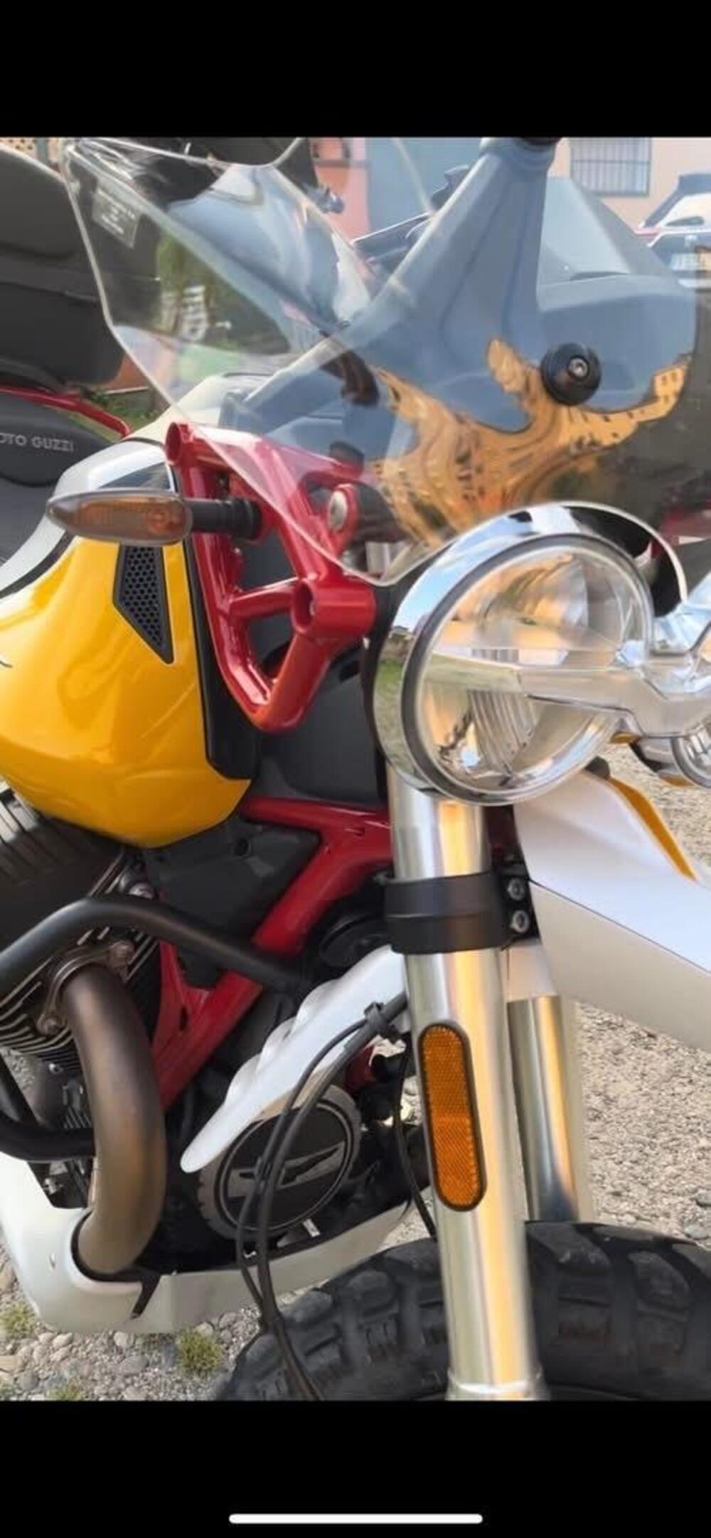 Moto Guzzi V85 TT Evocative Graphics (2019 - 20) (7)
