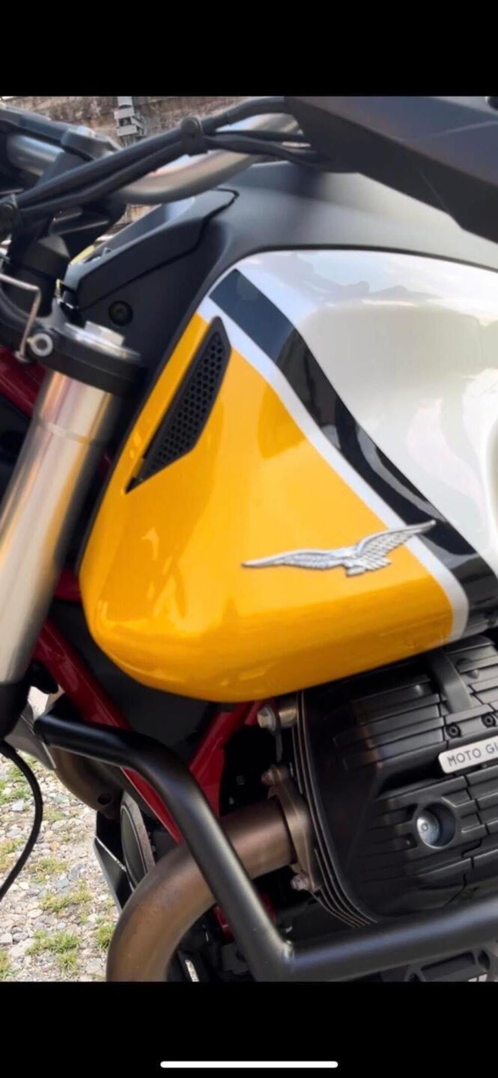 Moto Guzzi V85 TT Evocative Graphics (2019 - 20) (8)