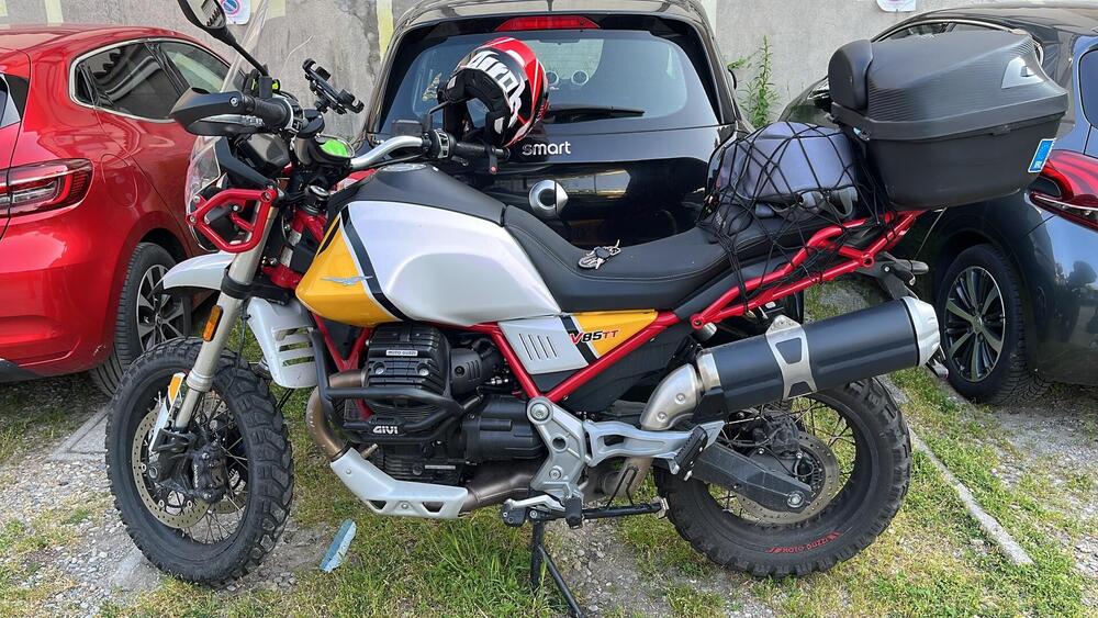 Moto Guzzi V85 TT Evocative Graphics (2019 - 20) (9)