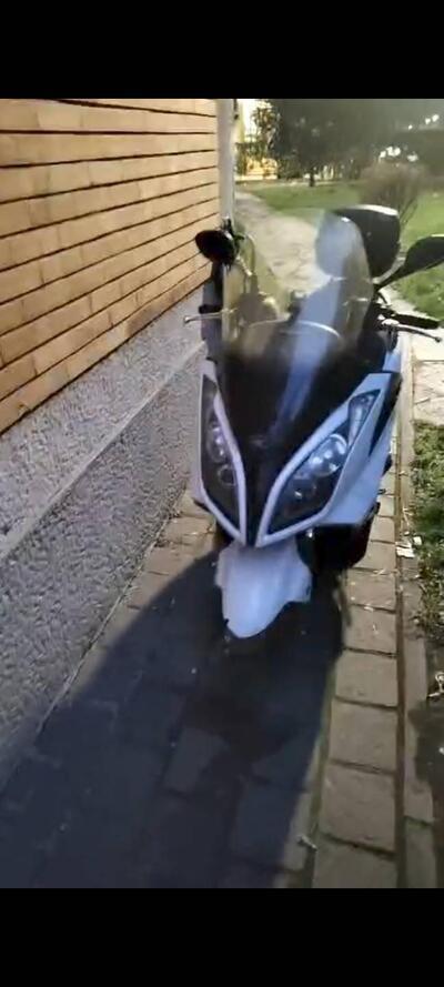Kymco Downtown 300i (2009 - 17) usata