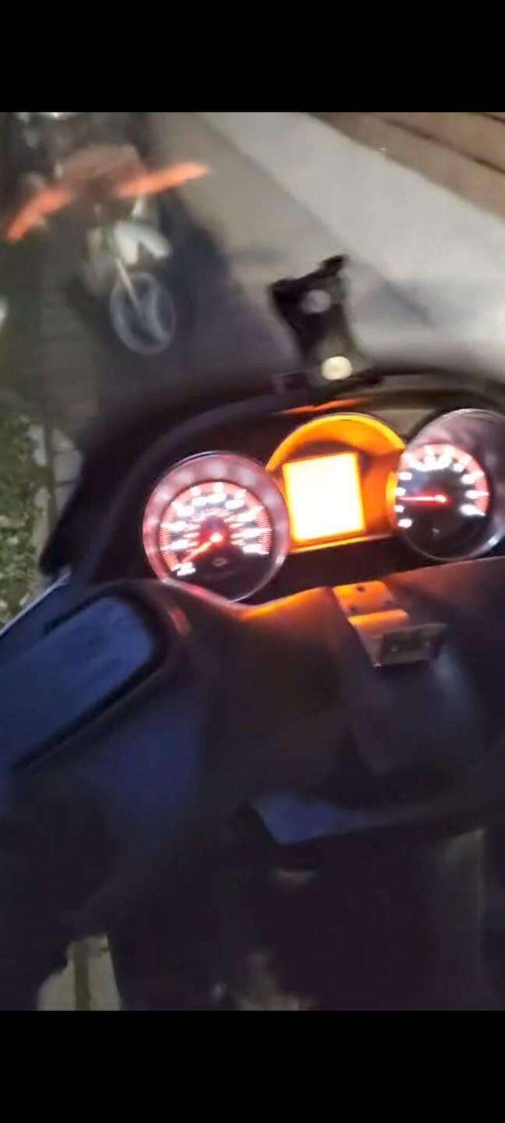 Kymco Downtown 300i (2009 - 17) (4)