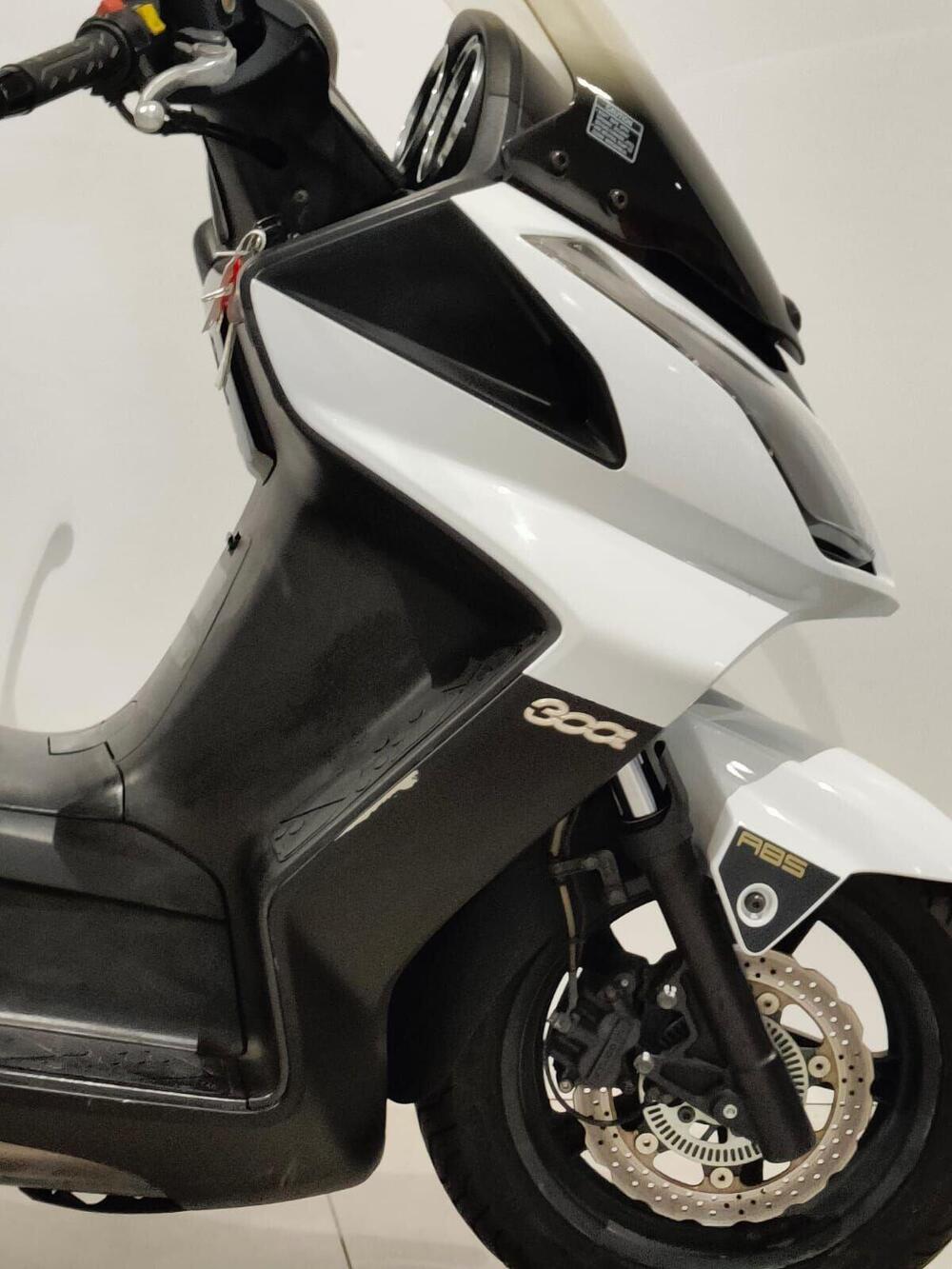 Kymco Downtown 300i ABS (2009 - 17) (2)