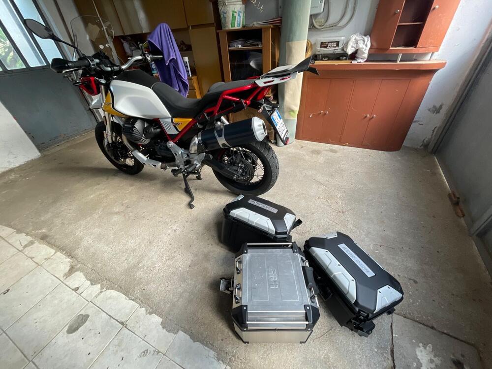 Moto Guzzi V85 TT Evocative Graphics (2021 - 23) (3)