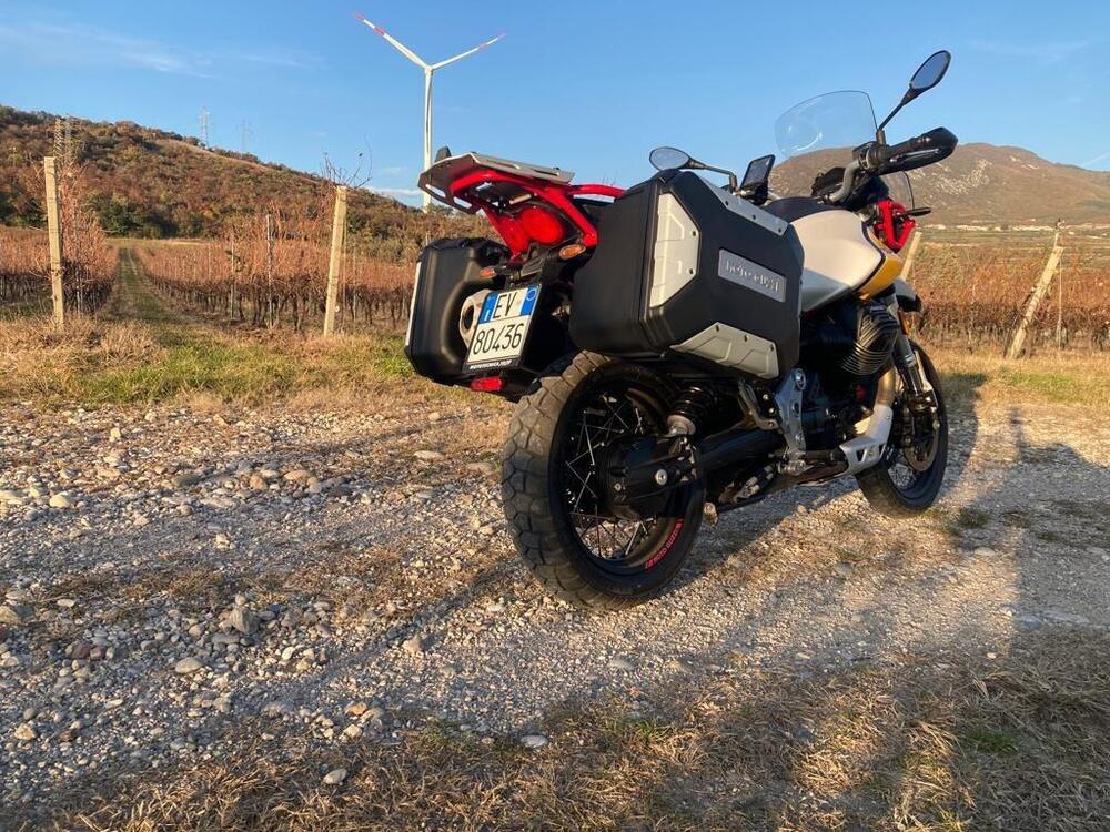 Moto Guzzi V85 TT Evocative Graphics (2021 - 23) (6)