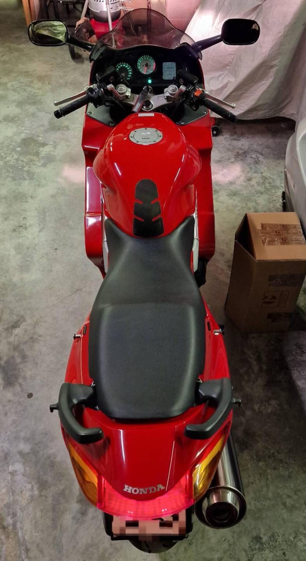 Honda VFR 800 (1998 - 01) (5)