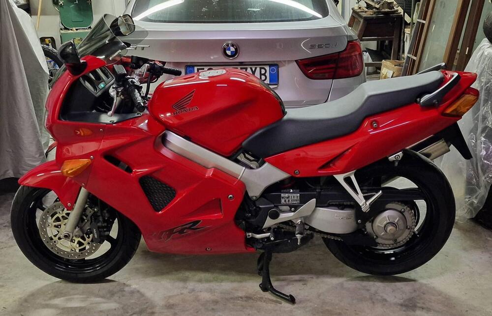 Honda VFR 800 Fi (2)