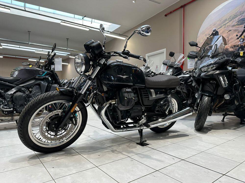 Moto Guzzi V7 III Special (2017 - 20) (3)