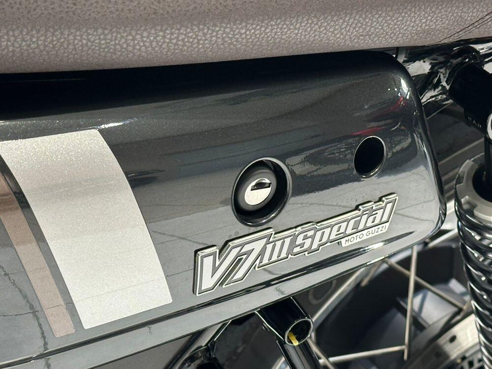 Moto Guzzi V7 III Special (2017 - 20) (4)