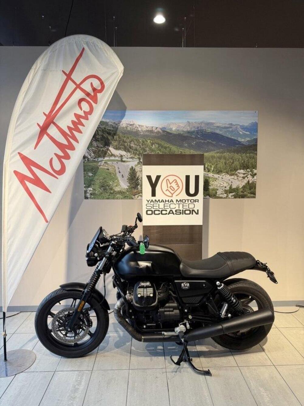 Moto Guzzi V7 Stone (2021 - 24)