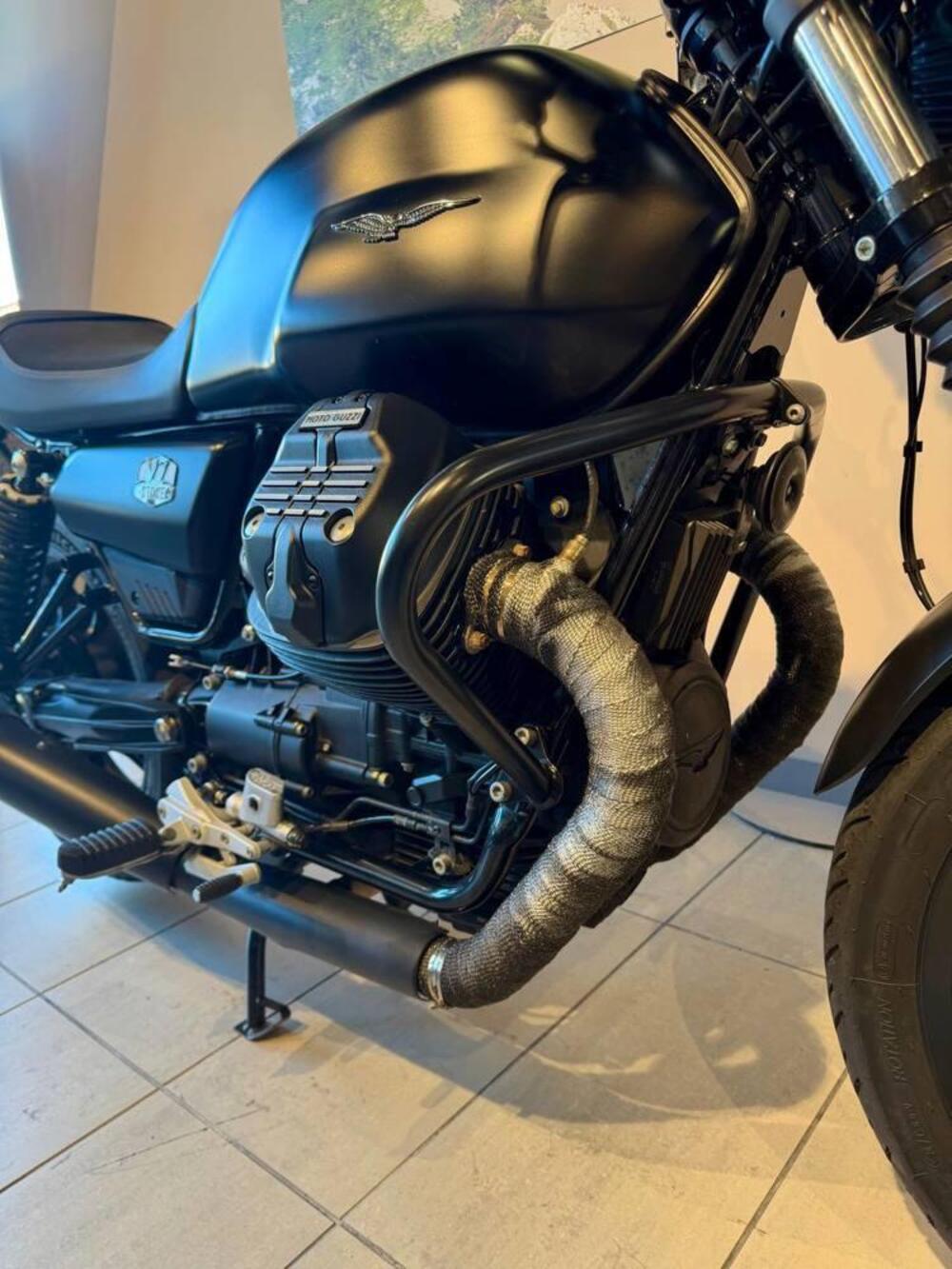Moto Guzzi V7 Stone (2021 - 24) (7)