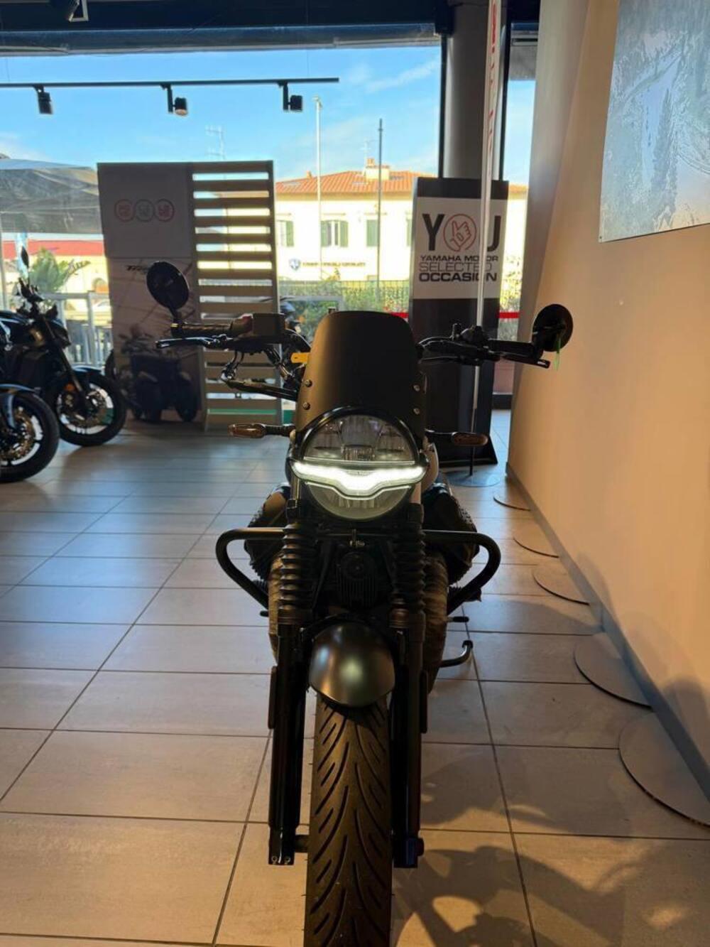 Moto Guzzi V7 Stone (2021 - 24) (10)