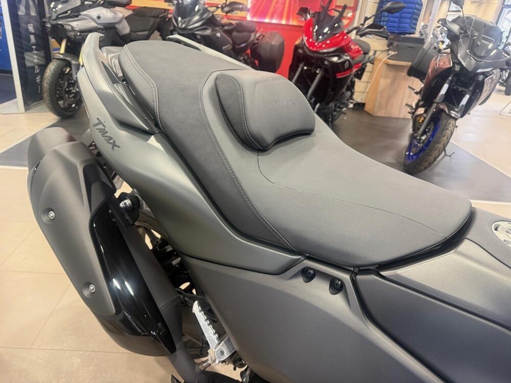 Yamaha T-Max 560 (2025 - 26) (3)