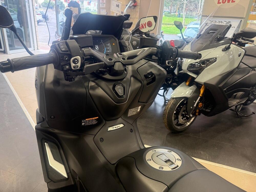 Yamaha T-Max 560 (2025 - 26) (5)