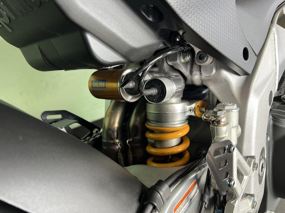 Aprilia Tuono V4 Factory (2021 - 24) (14)