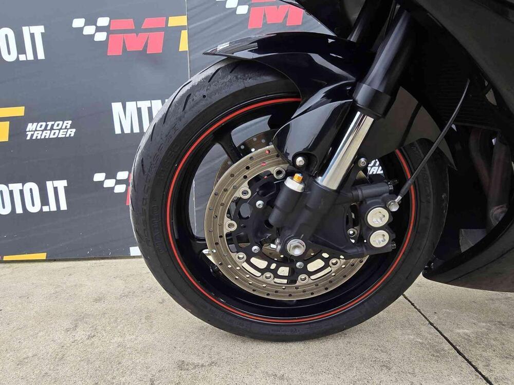 Yamaha YZF R6 (2006 - 07) (10)