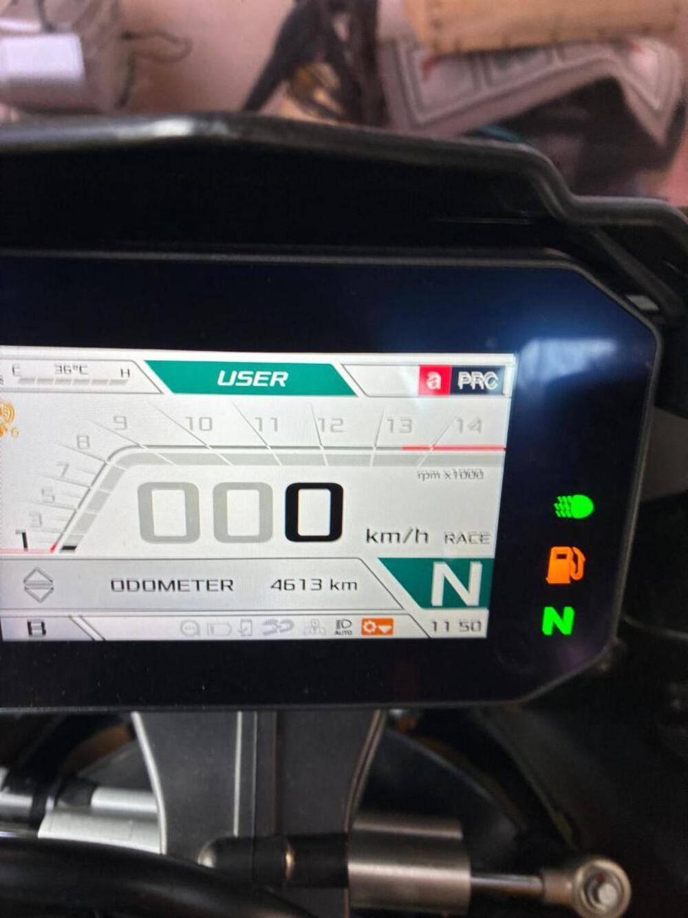 Aprilia RSV4 1100 Factory (2021 - 24) (2)