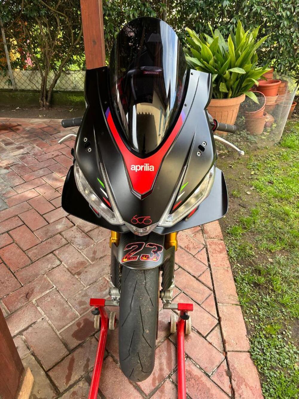 Aprilia RSV4 1100 Factory (2021 - 24) (4)