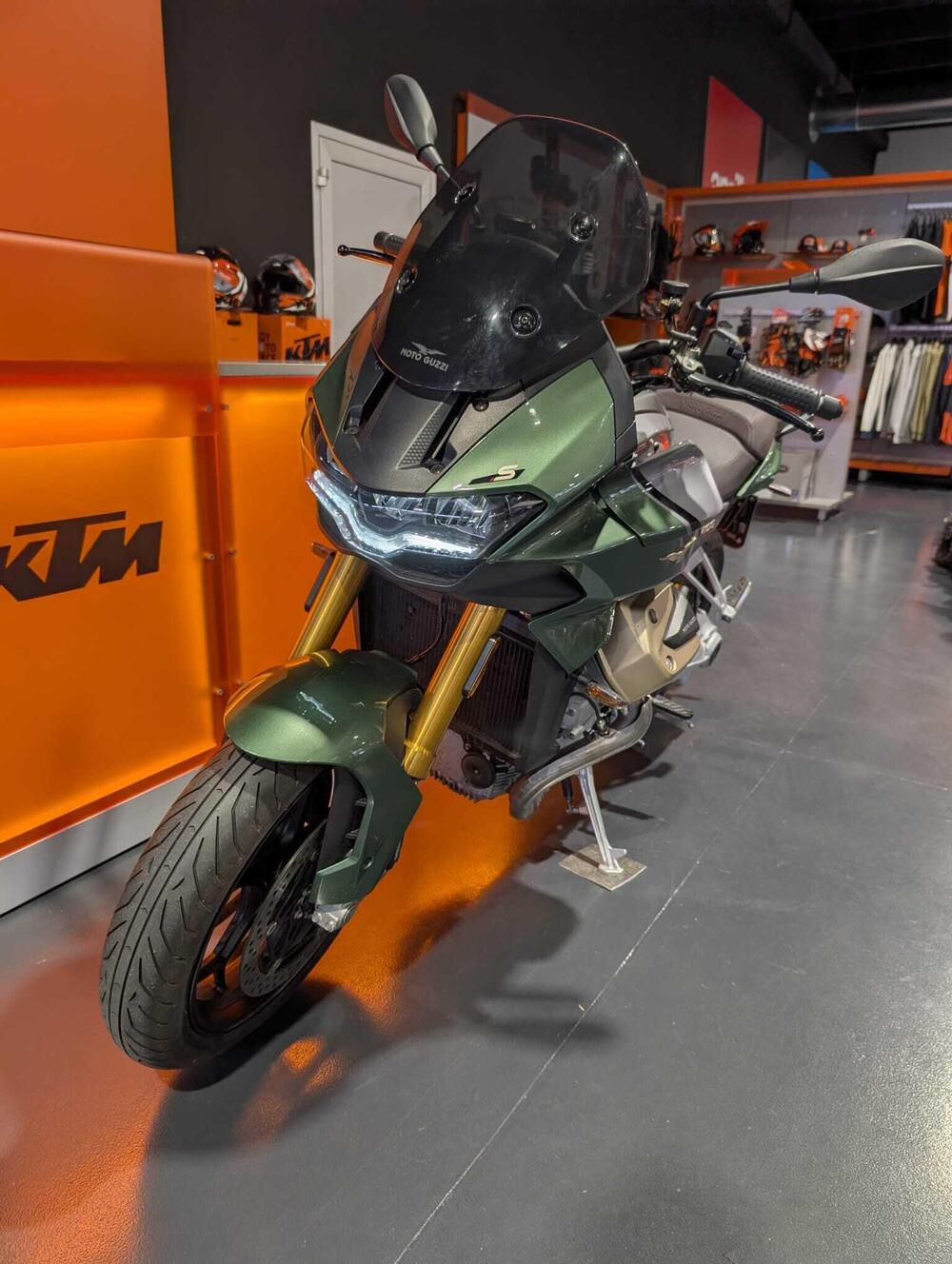 Moto Guzzi V100 Mandello S (2022 - 24) (3)