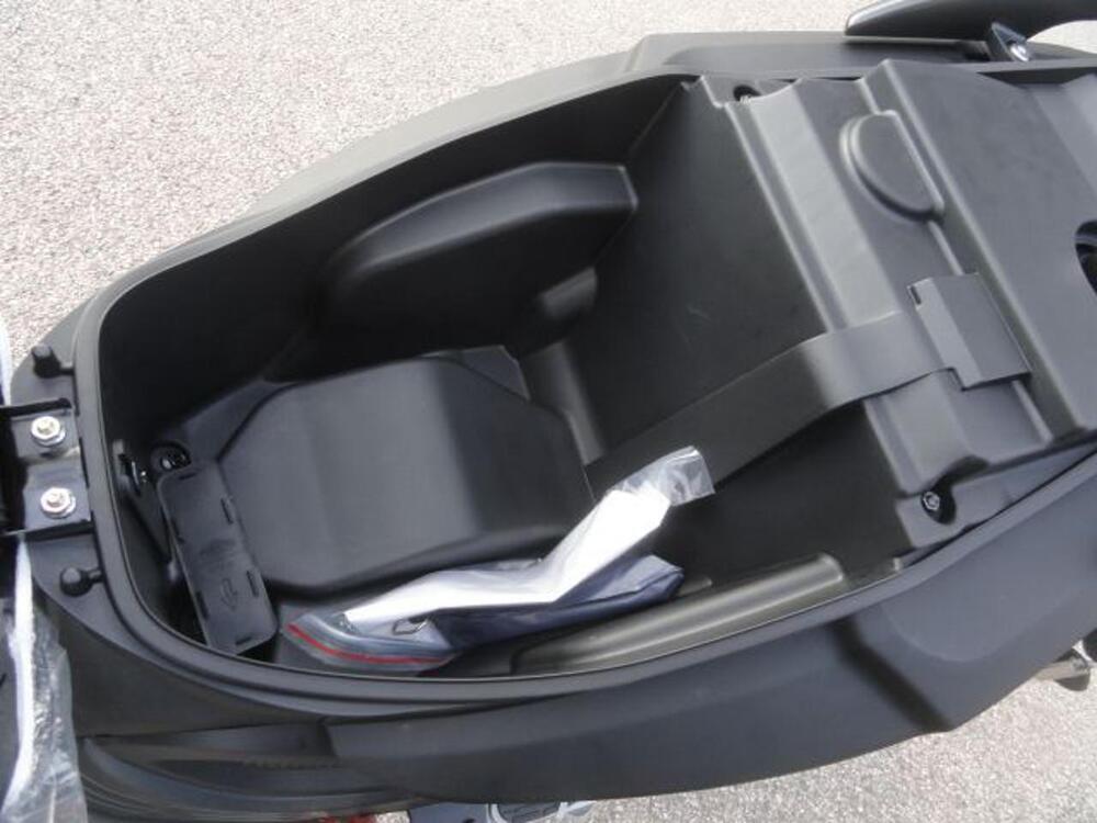 Kymco Super 8 50 R (2022 - 26) (12)